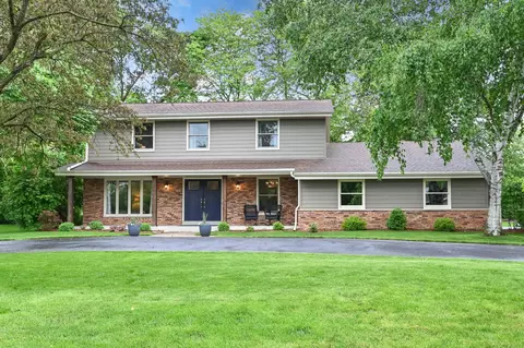 1805 Village Grn, Elm Grove, WI 53122