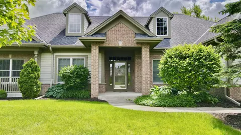 7635 W Kings Xing, Mequon, WI 53097