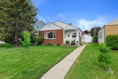 5574 N Mohawk, Glendale, WI 53217