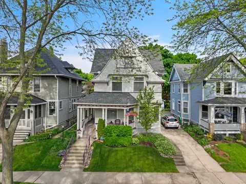 2745 N N Smt, Milwaukee, WI 53211