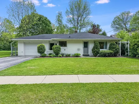 3821 Meadow, Manitowoc, WI 54220