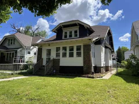 2856 N 40th, Milwaukee, WI 53210