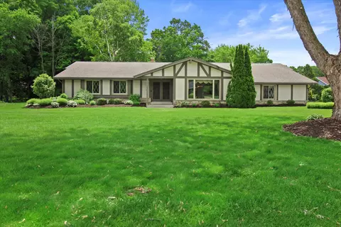 18585 Le Chateau, Brookfield, WI 53045