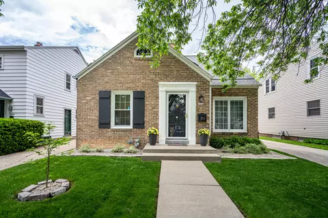 4446 N Woodburn, Shorewood, WI 53211