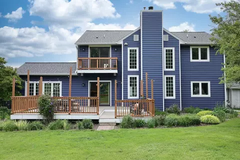w293s5561 Holiday Pt, Genesee, WI 53189