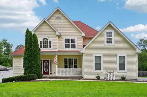 802 Manor, Silver Lake, WI 53170