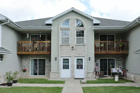 6155 S Creekside #7, Cudahy, WI 53110