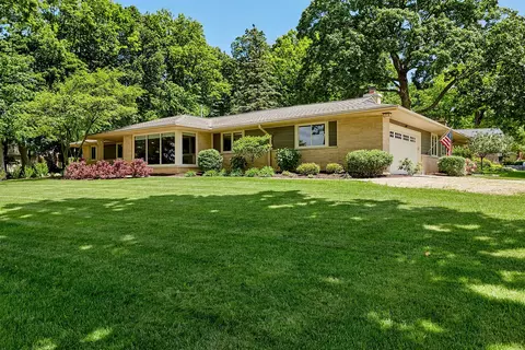 1690 Lindhurst, Elm Grove, WI 53122