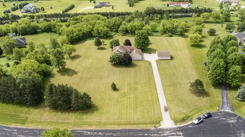 w1203 Wolf Way, Mukwonago, WI 53149
