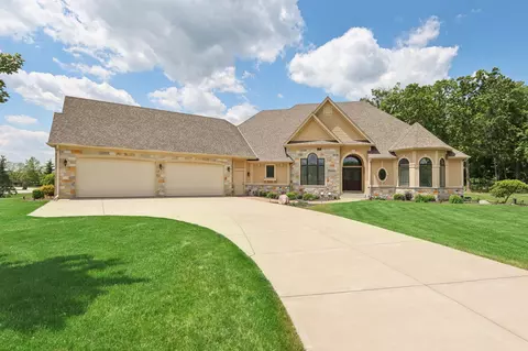 w329s8595 S Oak Tree, Mukwonago, WI 53149