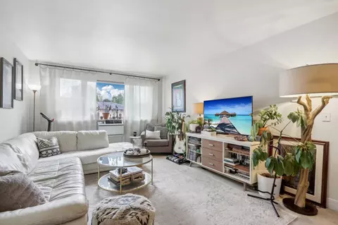 2121 N Cambridge #209, Milwaukee, WI 53202