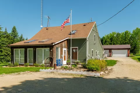628 County Highway H, Farmington, WI 53021