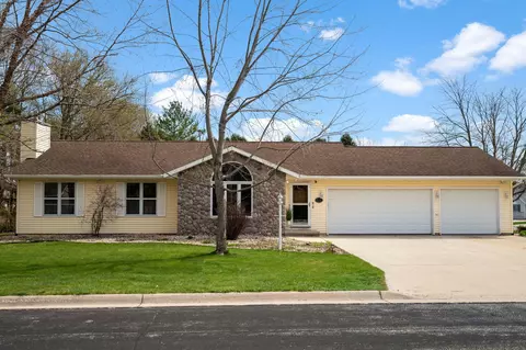 619 Deer, Watertown, WI 53094