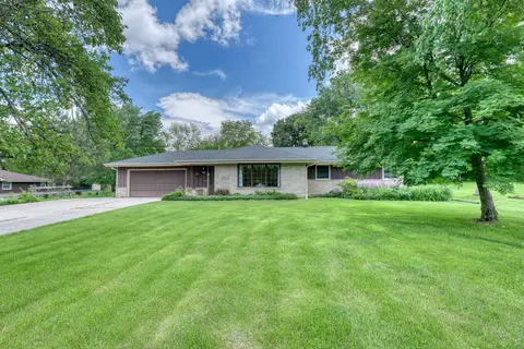 5750 S St Andrews, New Berlin, WI 53146