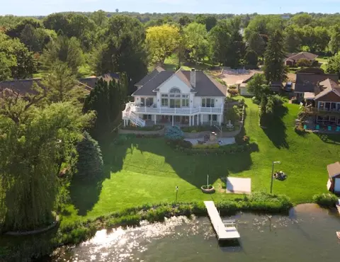 5882 Eagle Pt, Hartford, WI 53027