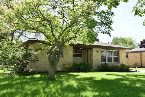 7350 N Navajo, Fox Point, WI 53217