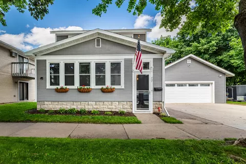 727 Division, La Crosse, WI 54601