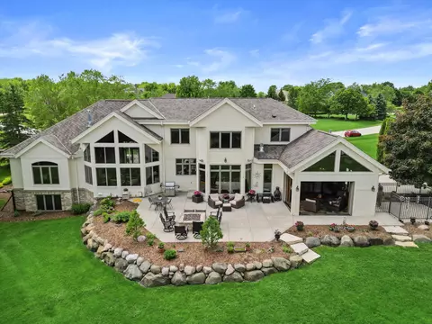287 Steeple Pointe, Delafield, WI 53018