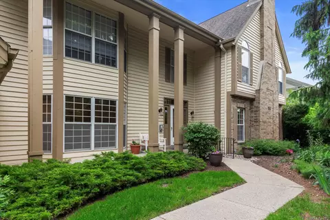 780 Pilgrim #B, Elm Grove, WI 53122
