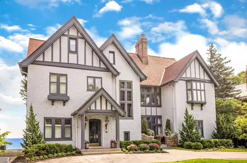 3916 N N Lk #B, Shorewood, WI 53211