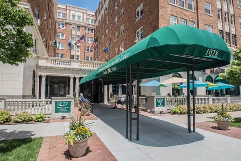 1028 E Juneau #204-206, Milwaukee, WI 53202