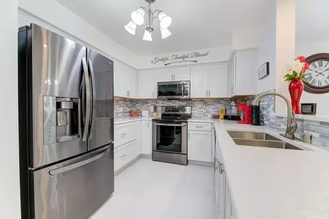 520 Windstone #201, Hartland, WI 53029