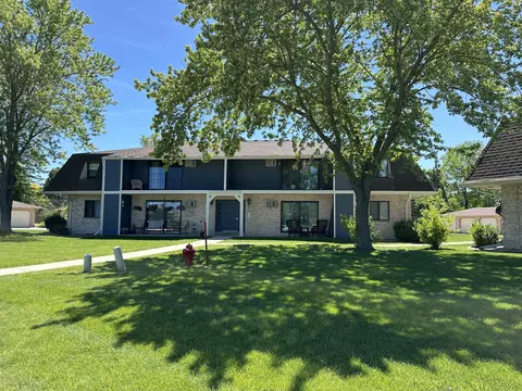 3207 W Mangold #B, Greenfield, WI 53221