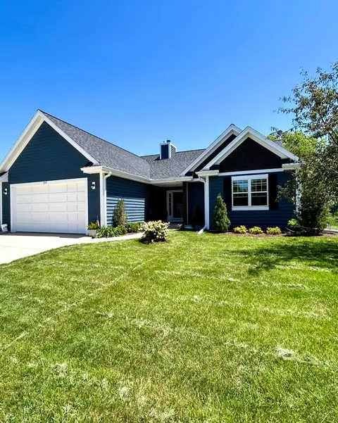 209 Shore, Oconomowoc, WI 53066