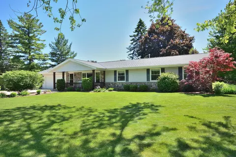 4935 S Courtland, New Berlin, WI 53151