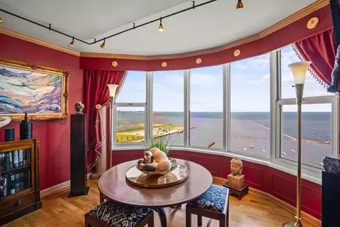 2525 S S Shr #23D, Milwaukee, WI 53207