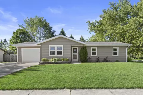 1285 Honeysuckle, Hartford, WI 53027