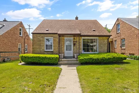 5421 W Keefe, Milwaukee, WI 53216