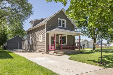 329 W Roberta, Waukesha, WI 53186