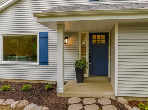 w5721 Nine Indian Trail, Sugar Creek, WI 53121