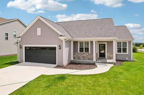 218 Countryside, Slinger, WI 53086