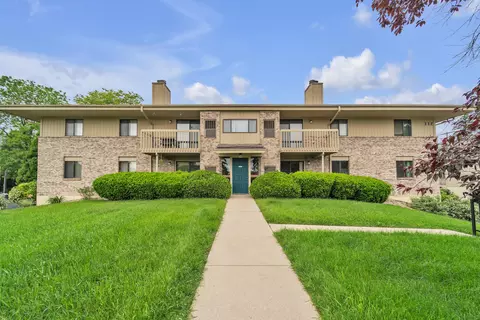 112 E Freistadt #D, Thiensville, WI 53092