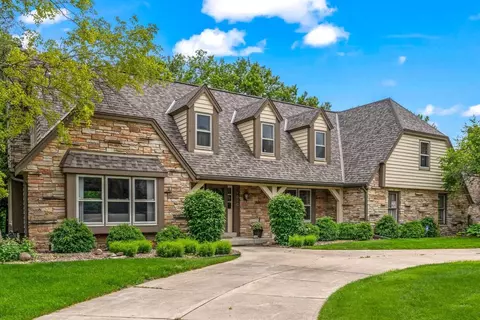 1010 Weston Hls, Brookfield, WI 53045