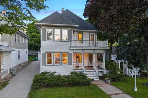 1821 E Olive #1823, Shorewood, WI 53211
