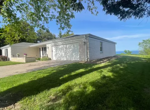 12650 N Lake Shr, Mequon, WI 53092