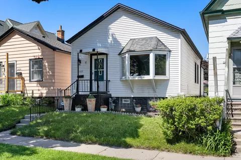 2425 S Logan, Milwaukee, WI 53207
