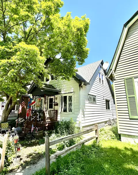 216 E Montana, Milwaukee, WI 53207