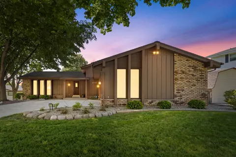 9345 S Springhill, Franklin, WI 53132