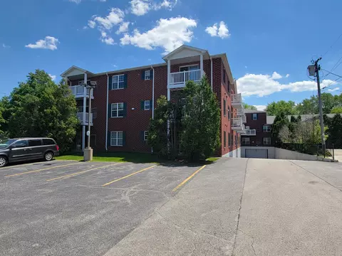 3243 S 92nd #204, Milwaukee, WI 53227