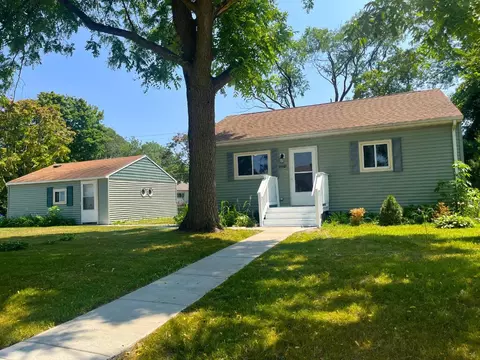 3325 E Thompson, Saint Francis, WI 53235