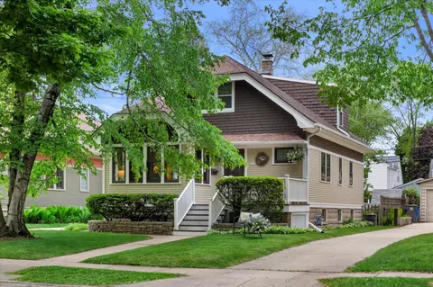 5147 N Woodruff, Whitefish Bay, WI 53217