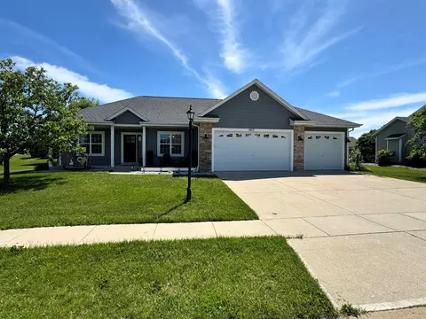 1453 Mamerow, Oconomowoc, WI 53066