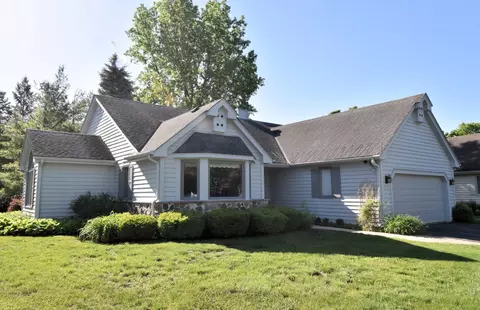 5404 Wolfberry, Greendale, WI 53129