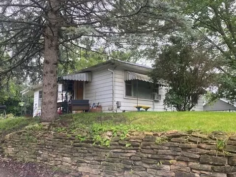 7705 Mchenry, Burlington, WI 53105
