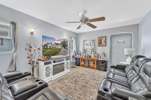 5874 N Teutonia, Milwaukee, WI 53209