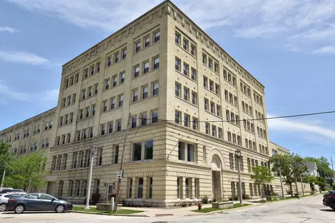 904 E Pearson #323, Milwaukee, WI 53202